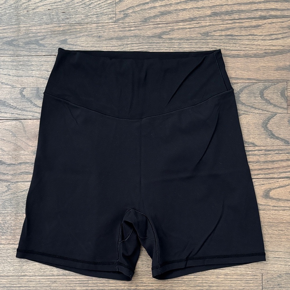 High-Rise Black Seamless Shorts with Supportive Waistband